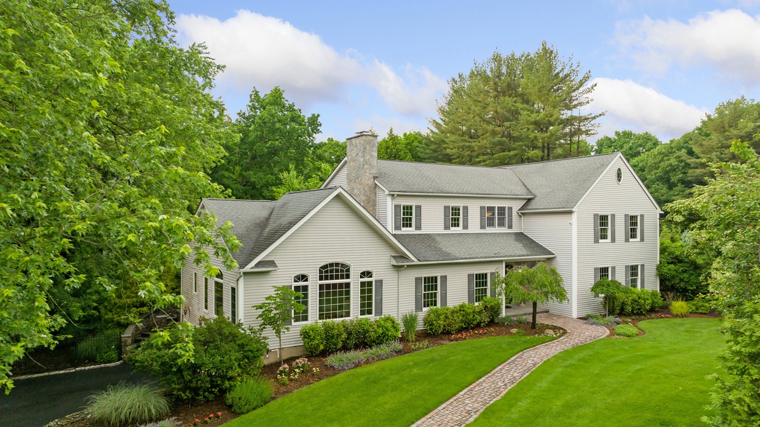 11 Cider Hill Upper Saddle River NJ 07458 - LuxQue Media